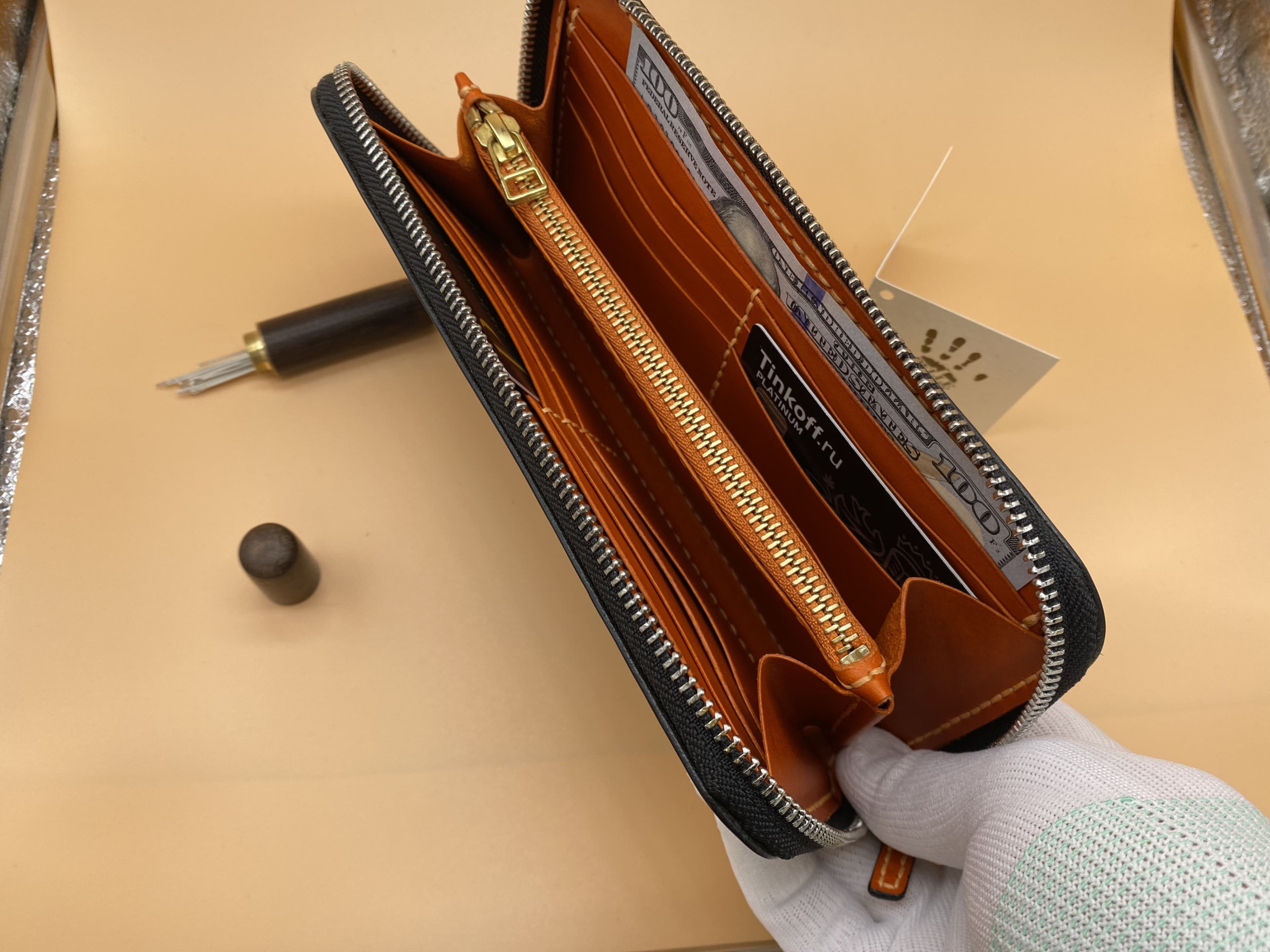 Zipper wallet made of genuine leather